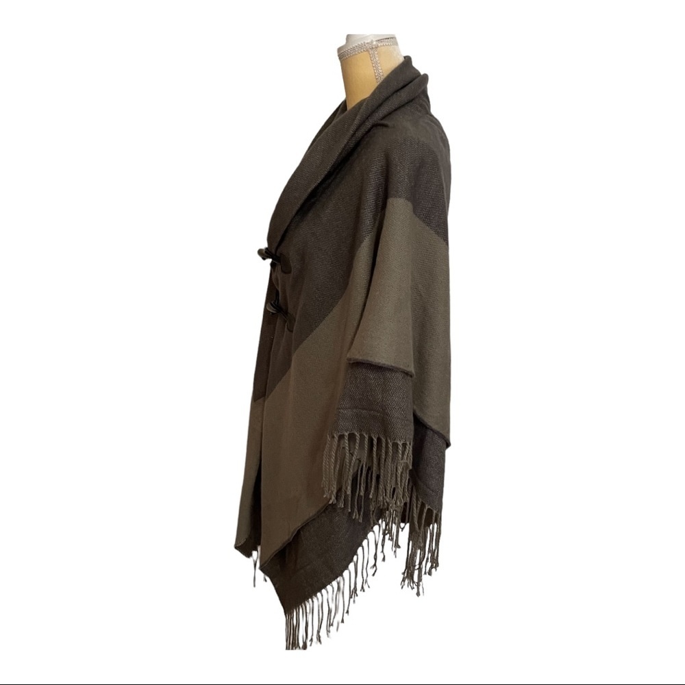 Apt 9 Poncho Brown and Tan with Fringe - Picture 6 of 8